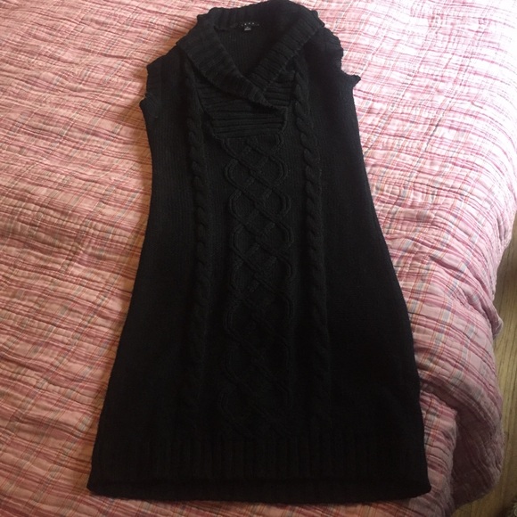 Tiana B. Dresses & Skirts - Black dress with cable knit detail